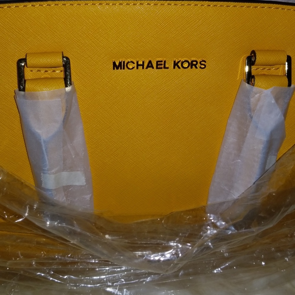 MICHAEL KORS Selma Leather Medium, Yellow - Picture 3 of 6
